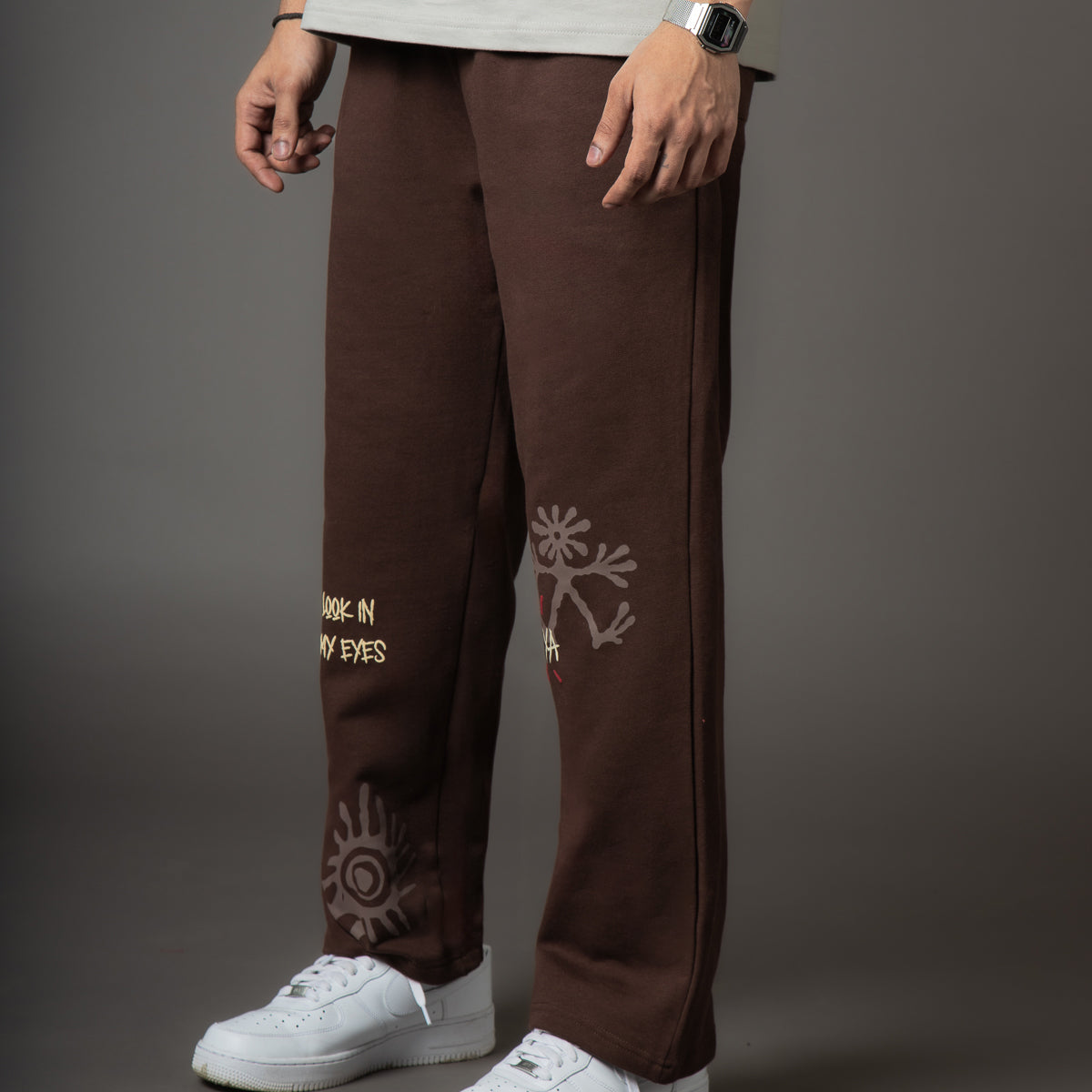 Featuring two front and two back pockets with an elastic waist band with drawstrings. Forbidden logo on back pocket in puff effect.
FABRIC – 340 GSM 100% Cotton Fleece