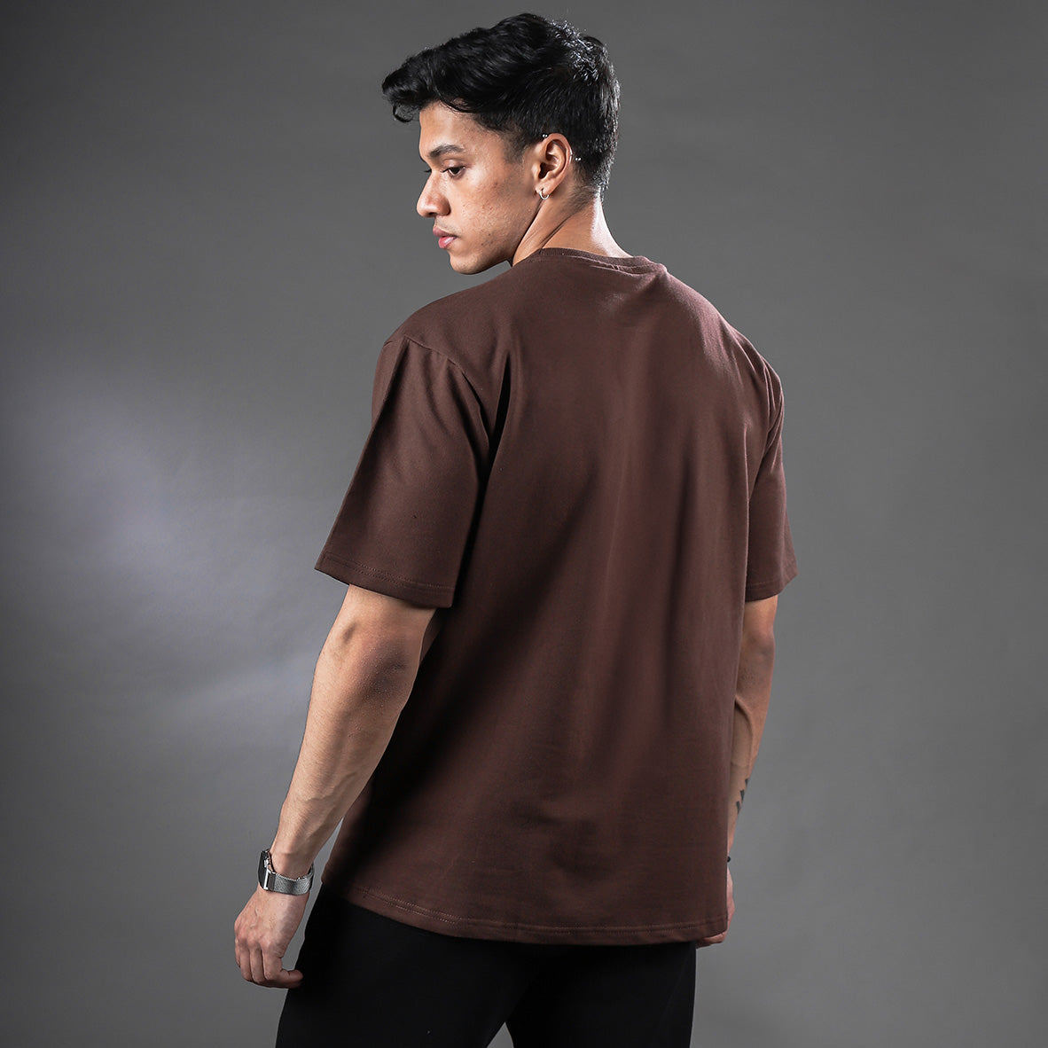 Features 260 GSM Heavy Weight Cotton Fabric in an Oversized fit. Blanks to keep it clean. 