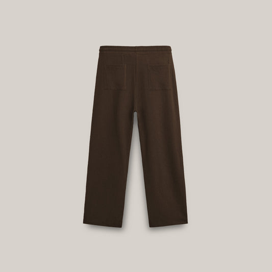 Featuring two front and two back pockets with an elastic waist band with drawstrings. Forbidden logo on left, next to pocket in HD.
FABRIC – 340 GSM 100% Cotton Fleece