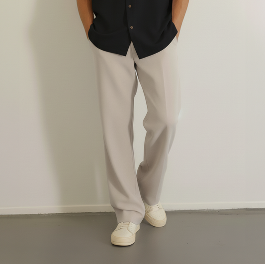 Featuring two side and two back pockets with an elastic waist band with drawstrings.
– Twill Fabric