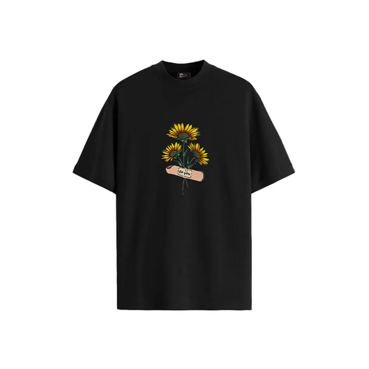 A sophisticated black t-shirt showcasing a beautiful sunflower motif, ideal for a fashionable yet relaxed look.
