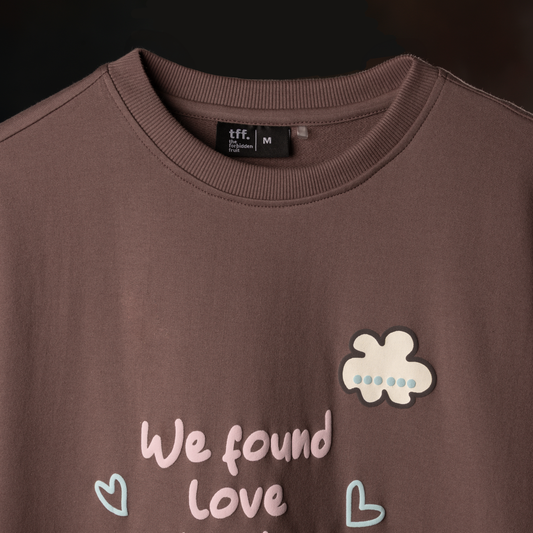 Front and back designs featuring human figures and phone cords symbolise love and togetherness. Hand-printed with puffed effects for an elevated and premium design finish. The dark rose hue complements the romantic theme, adding a timeless touch.
FABRIC –260 GSM Cotton Terry Fabric