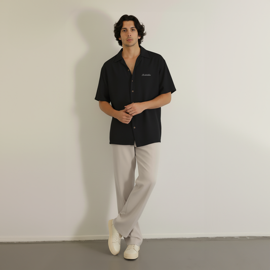 Featuring two side and two back pockets with an elastic waist band with drawstrings.
– Twill Fabric