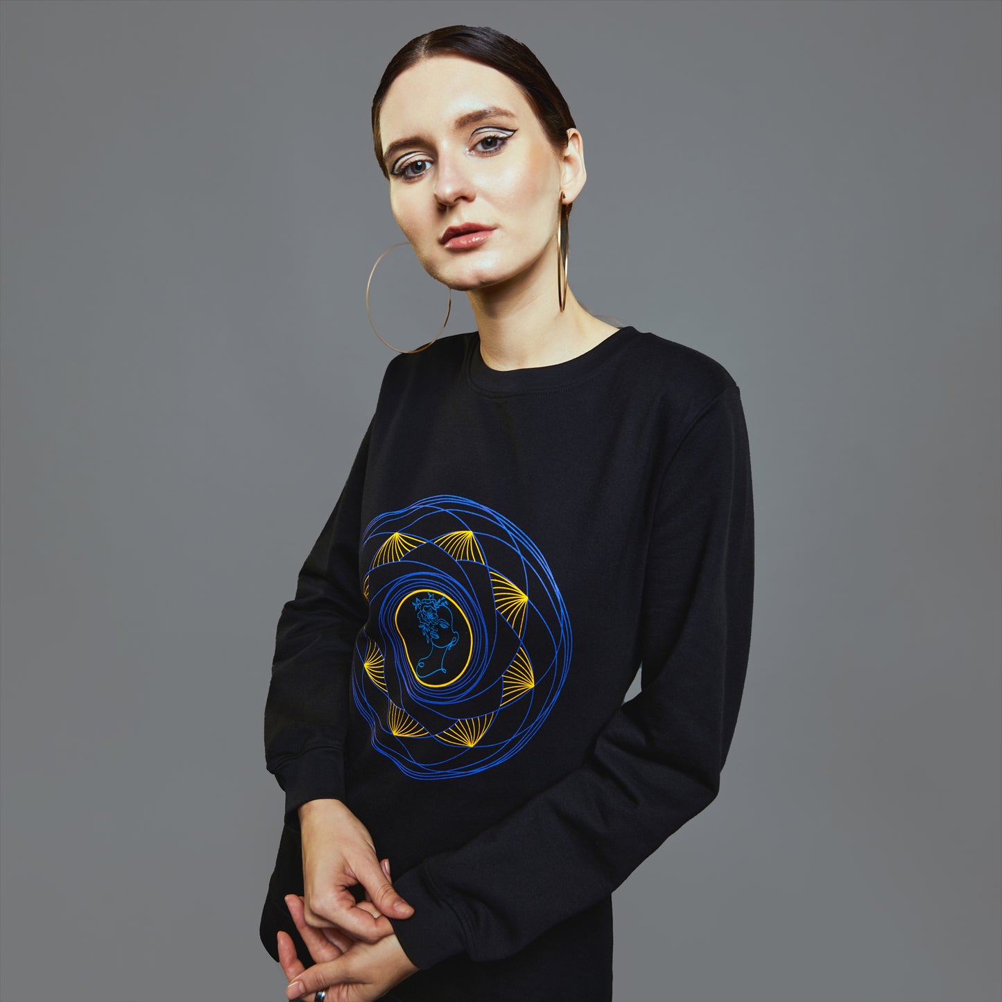 a woman in a black shirt holding a frisbee 